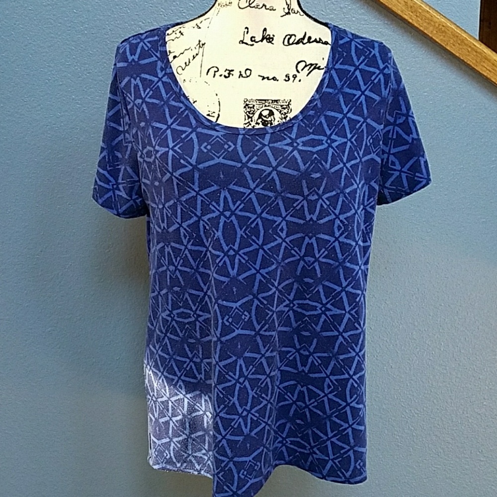 Lularoe Classic Tee Med